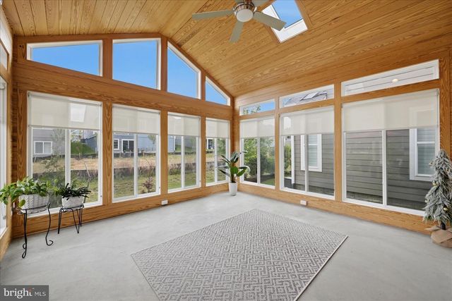 122 FOAM FLOWER DR, Lake Frederick, VA 22630