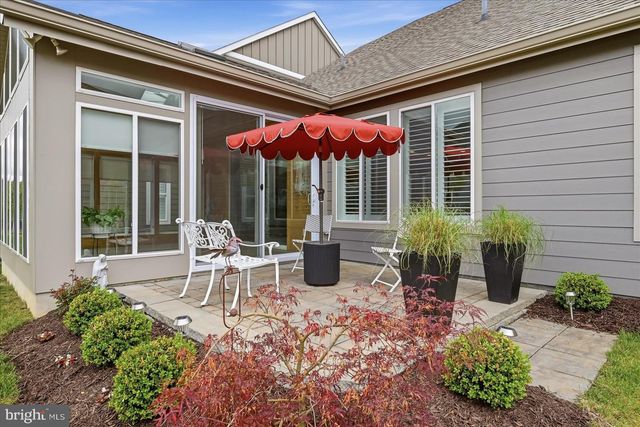 122 FOAM FLOWER DR, Lake Frederick, VA 22630