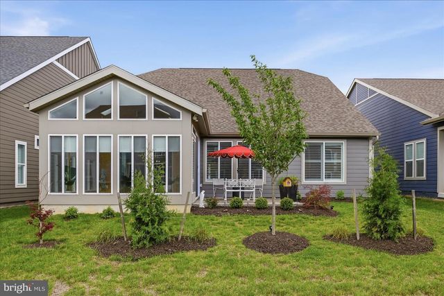 122 FOAM FLOWER DR, Lake Frederick, VA 22630