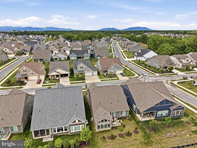 122 FOAM FLOWER DR, Lake Frederick, VA 22630