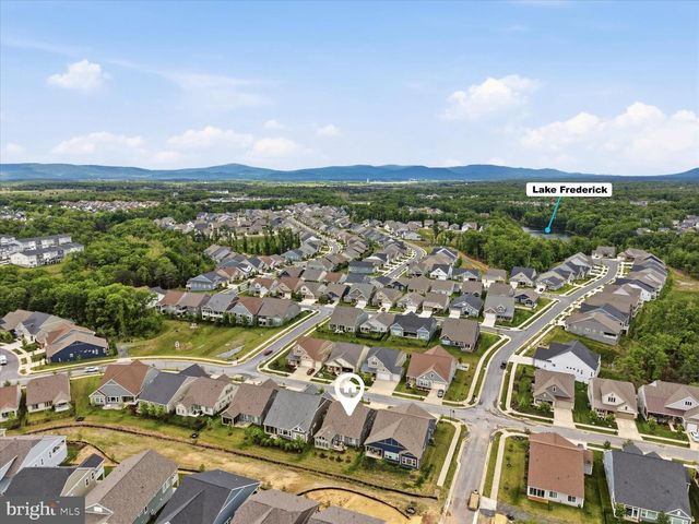 122 FOAM FLOWER DR, Lake Frederick, VA 22630