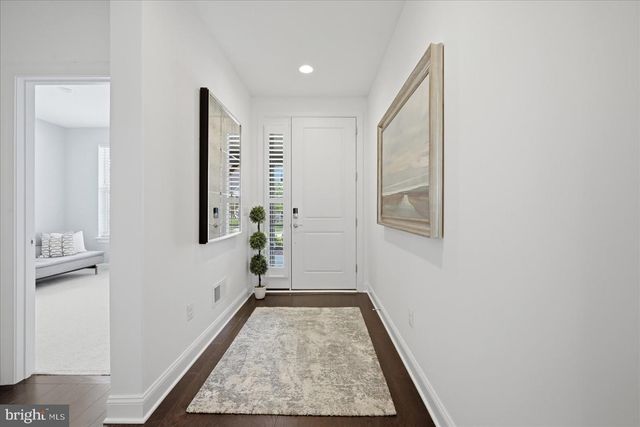 122 FOAM FLOWER DR, Lake Frederick, VA 22630