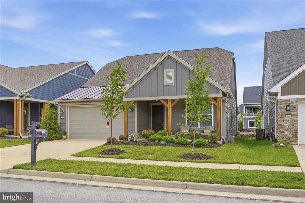 122 FOAM FLOWER DR, Lake Frederick, VA 22630