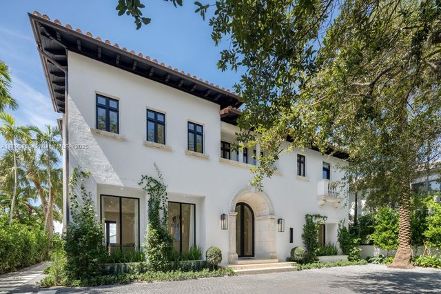 5300 N Bay Rd, Miami Beach, FL 33140