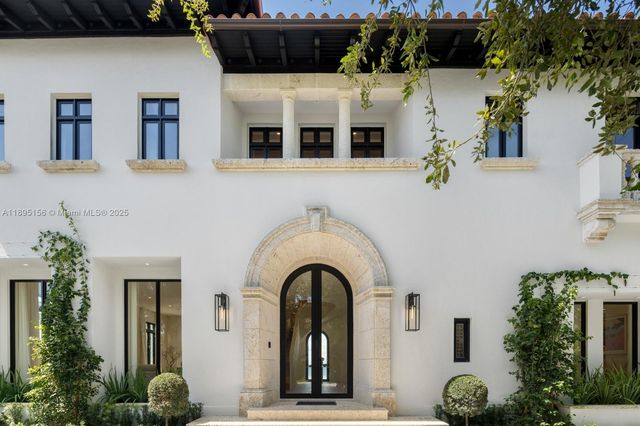 5300 N Bay Rd, Miami Beach, FL 33140