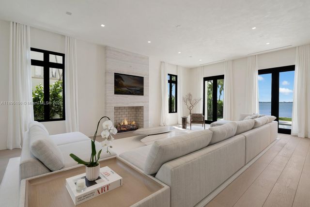 5300 N Bay Rd, Miami Beach, FL 33140