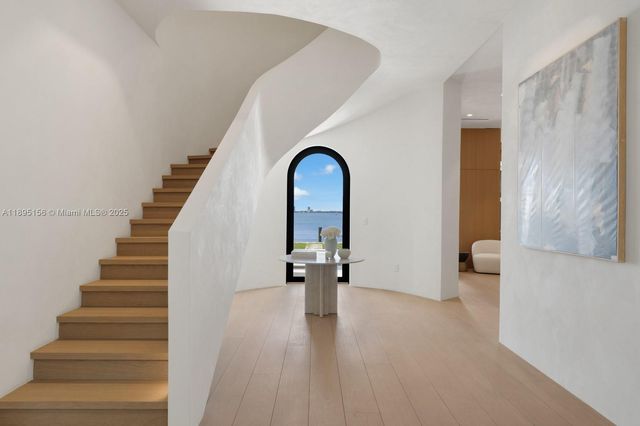 5300 N Bay Rd, Miami Beach, FL 33140