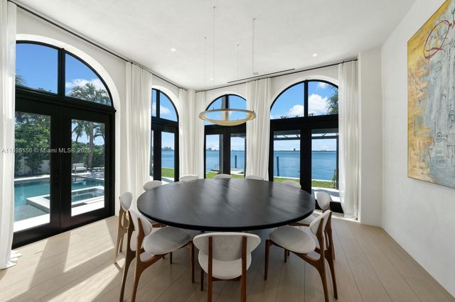 5300 N Bay Rd, Miami Beach, FL 33140