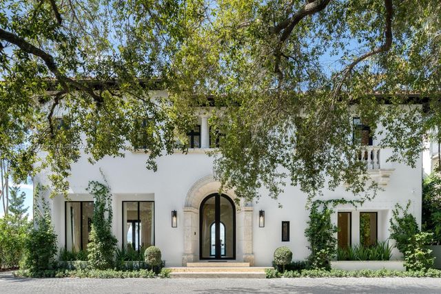 5300 N Bay Rd, Miami Beach, FL 33140