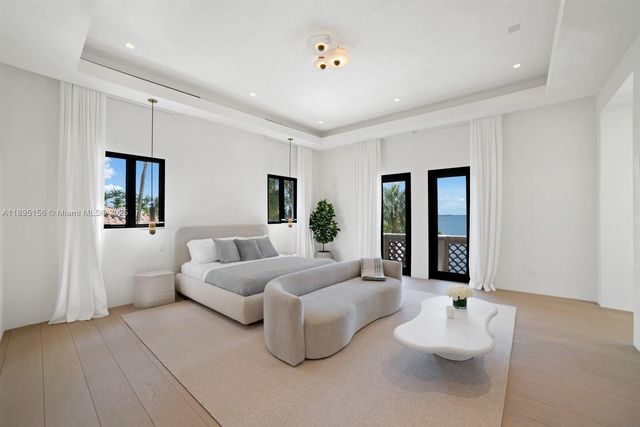 5300 N Bay Rd, Miami Beach, FL 33140