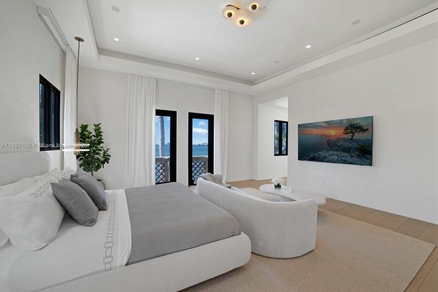 5300 N Bay Rd, Miami Beach, FL 33140