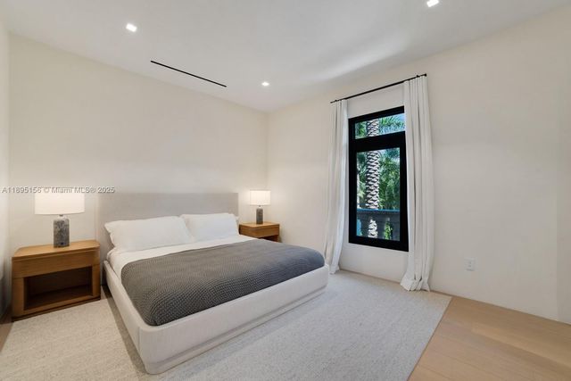 5300 N Bay Rd, Miami Beach, FL 33140