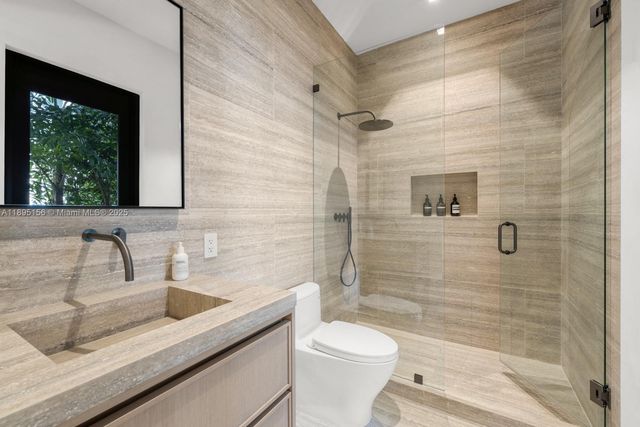 5300 N Bay Rd, Miami Beach, FL 33140