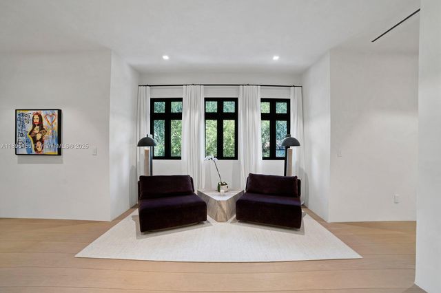 5300 N Bay Rd, Miami Beach, FL 33140