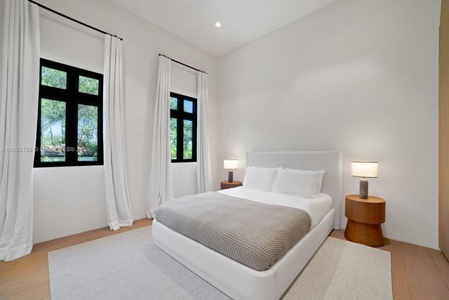 5300 N Bay Rd, Miami Beach, FL 33140