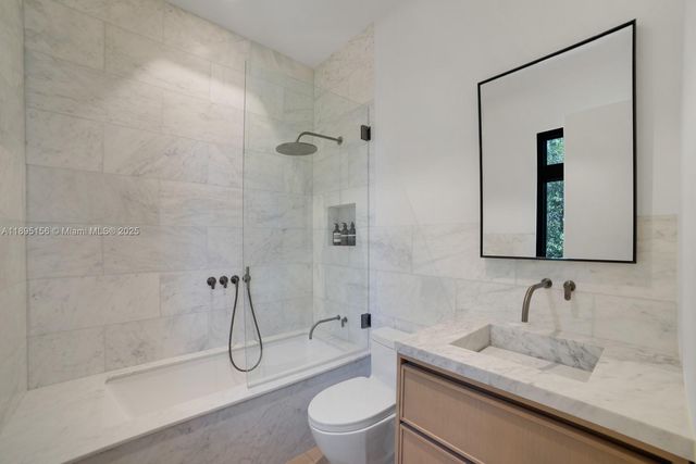 5300 N Bay Rd, Miami Beach, FL 33140