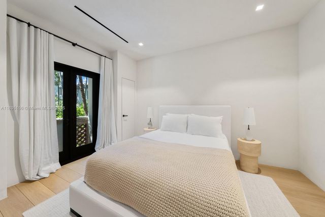 5300 N Bay Rd, Miami Beach, FL 33140