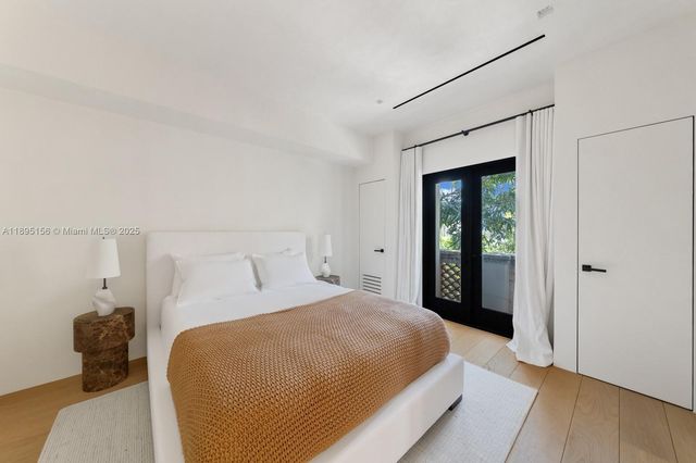 5300 N Bay Rd, Miami Beach, FL 33140