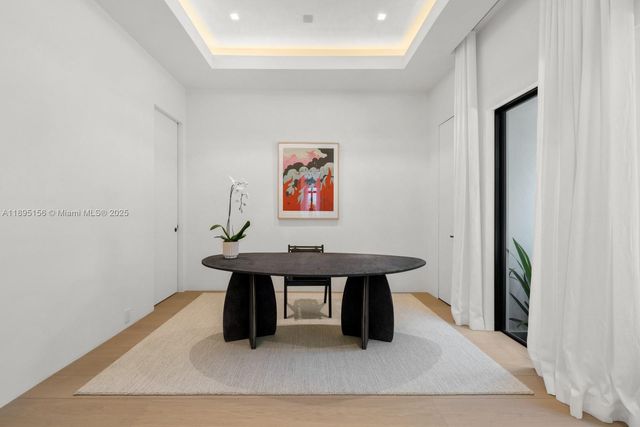 5300 N Bay Rd, Miami Beach, FL 33140