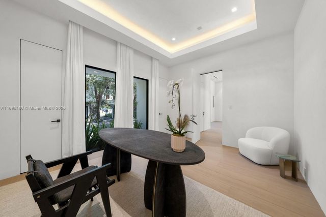 5300 N Bay Rd, Miami Beach, FL 33140