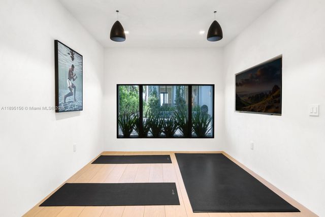 5300 N Bay Rd, Miami Beach, FL 33140