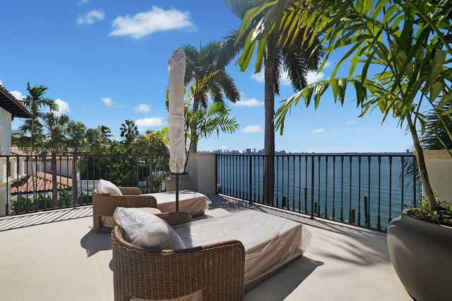 5300 N Bay Rd, Miami Beach, FL 33140