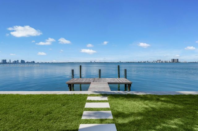 5300 N Bay Rd, Miami Beach, FL 33140