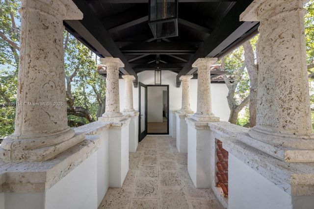 5300 N Bay Rd, Miami Beach, FL 33140