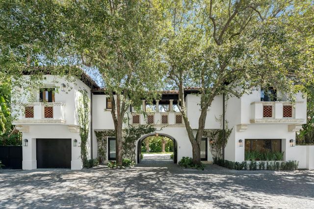 5300 N Bay Rd, Miami Beach, FL 33140