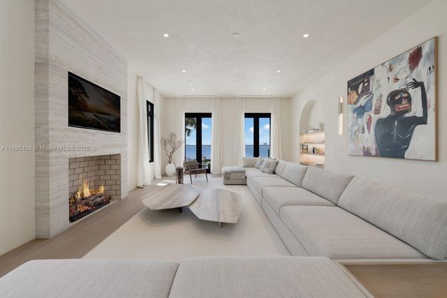 5300 N Bay Rd, Miami Beach, FL 33140