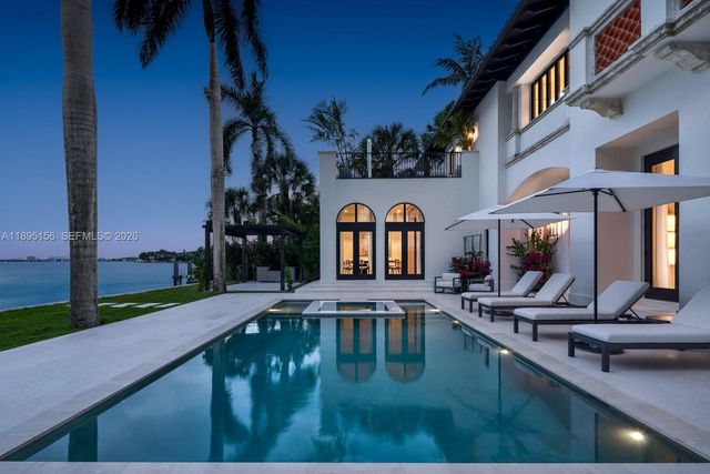 5300 N Bay Rd, Miami Beach, FL 33140