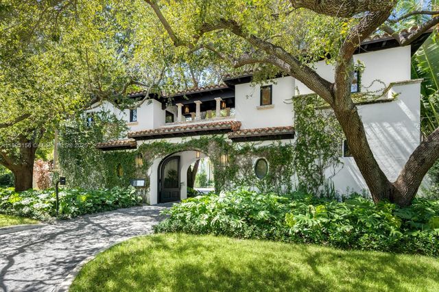 5300 N Bay Rd, Miami Beach, FL 33140