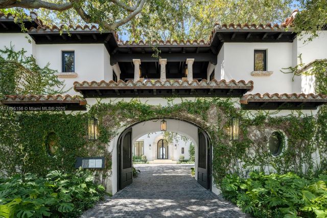 5300 N Bay Rd, Miami Beach, FL 33140