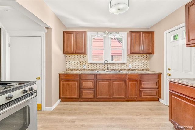 15104 Auburn Street, Detroit, MI 48223