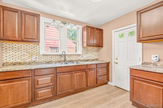 15104 Auburn Street, Detroit, MI 48223