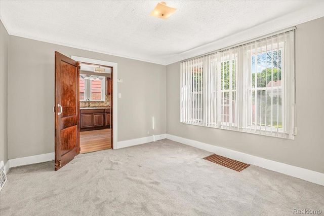 15104 Auburn Street, Detroit, MI 48223