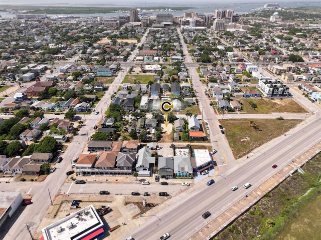 911 Avenue L, Galveston, TX 77550