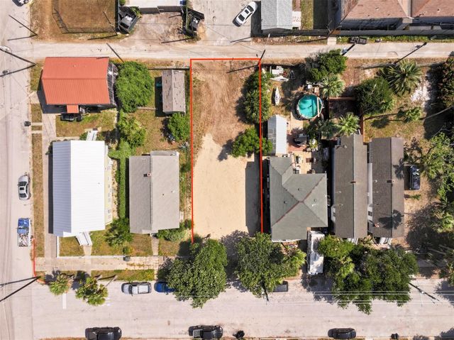 911 Avenue L, Galveston, TX 77550