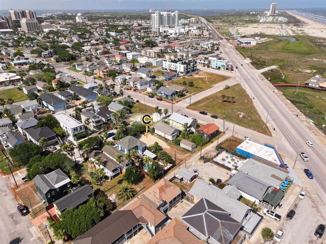 911 Avenue L, Galveston, TX 77550
