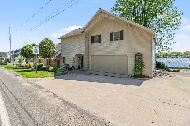 5267 W Monroe Road, Pentwater Twp, MI 49449