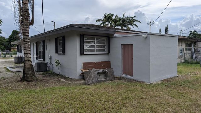 1011 NW 9th St A, Homestead, FL 33030