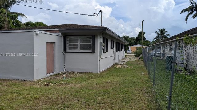 1011 NW 9th St A, Homestead, FL 33030