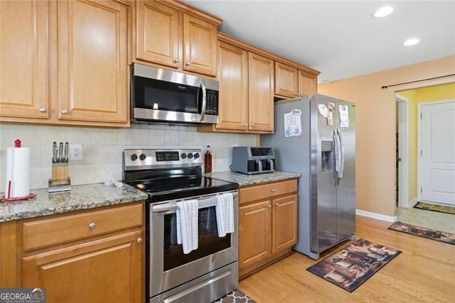 3430 Park Glenn Lane, Snellville, GA 30078