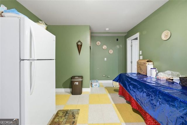 3430 Park Glenn Lane, Snellville, GA 30078