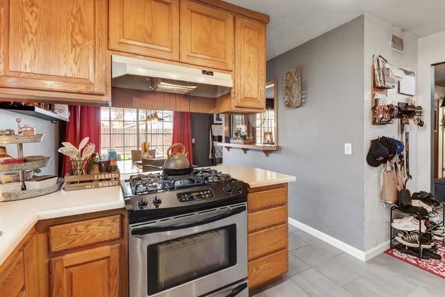 7024 Bear River Dr, Sacramento, CA 95842