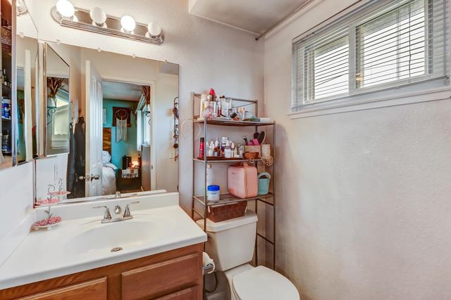 7024 Bear River Dr, Sacramento, CA 95842