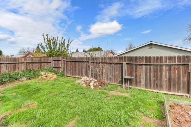 7024 Bear River Dr, Sacramento, CA 95842