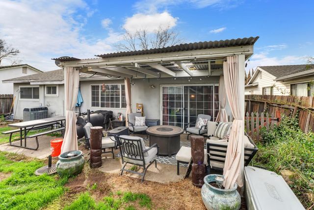 7024 Bear River Dr, Sacramento, CA 95842