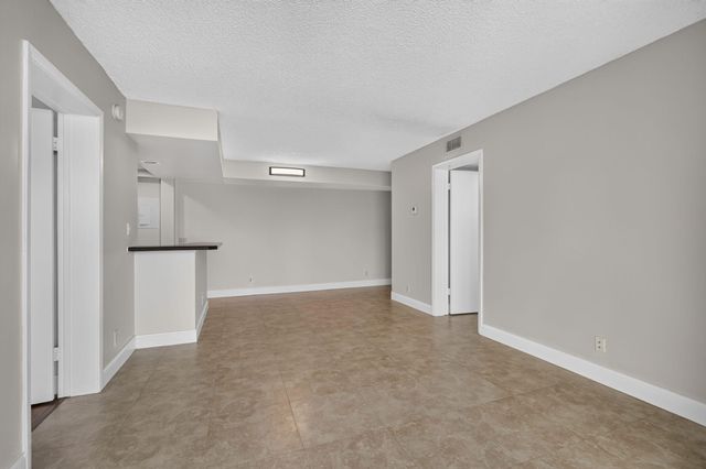 724 EXECUTIVE CENTER Drive 36, West Palm Beach, FL 33401