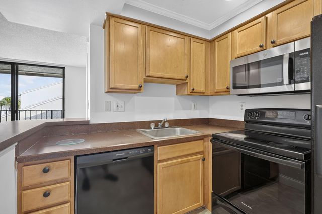 724 EXECUTIVE CENTER Drive 36, West Palm Beach, FL 33401